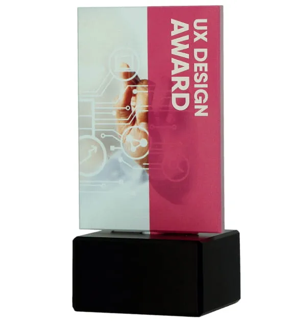 Statuetka-UX-Design-Award-bok.jpg