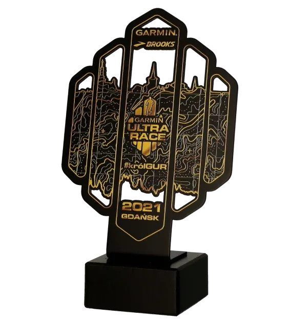 Statuetka-garmin-bok.jpg