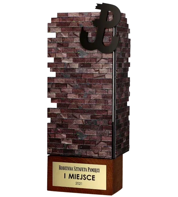 Statuetka-rodzinna-sztafeta-pamieci-bok.jpg