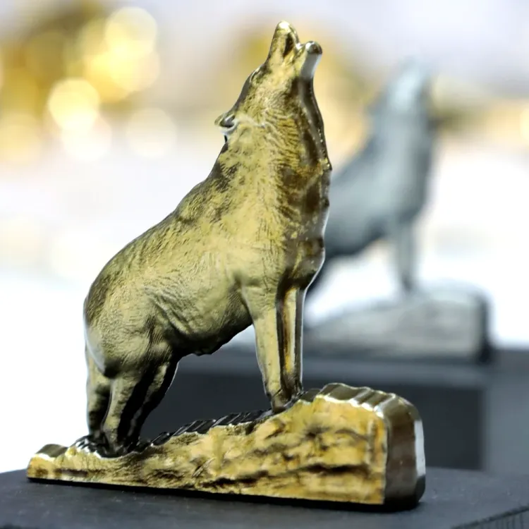 Statuetka-odlewana-wilk_2.jpg