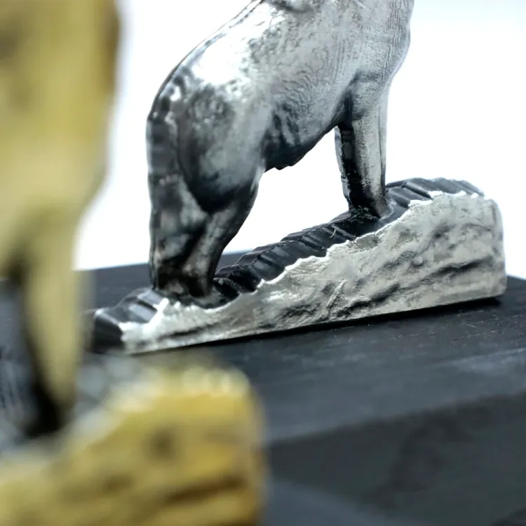 Statuetka-odlewana-wilk_3.jpg