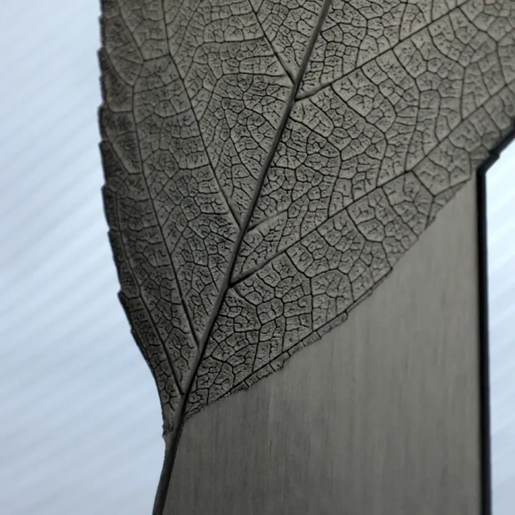Statuetka-metalowa-Lisc_3.jpg