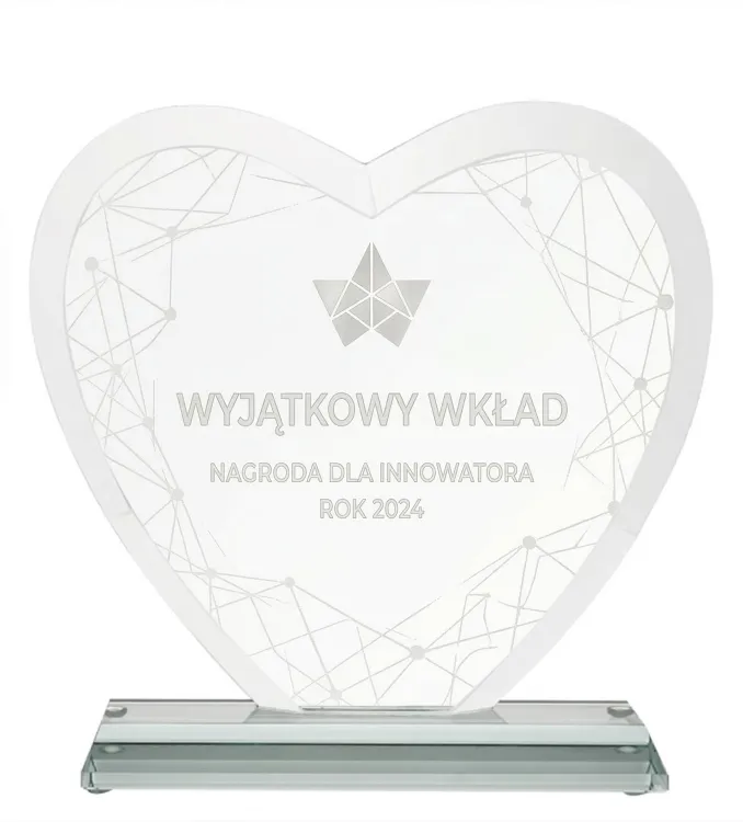 Eleganckie trofeum szklane serce mleczny grawer bez tła G031