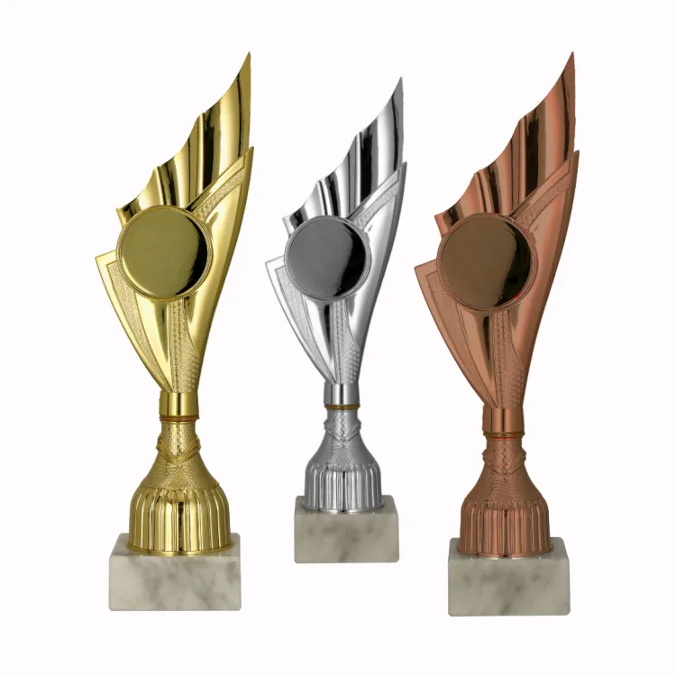 Zestaw 3 Pucharów 9284 z Emblematem 50 mm | Podium